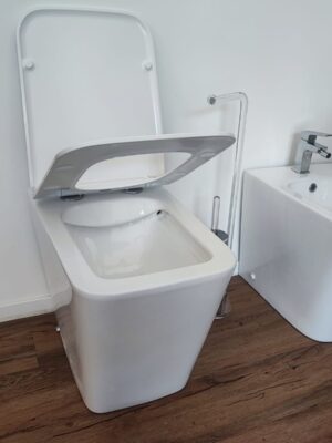 Set sanitari in ceramica FORMA | WC e bidet filo muro