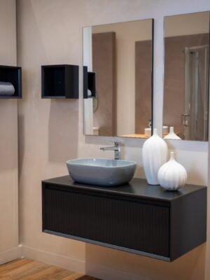 Mobile bagno sospeso URBAN con top integrato e lavabo in resina | Arredo bagno moderno