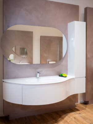 Mobile bagno sospeso GALA con lavabo in vetro ultra bianco e specchio LED | Arredo bagno moderno